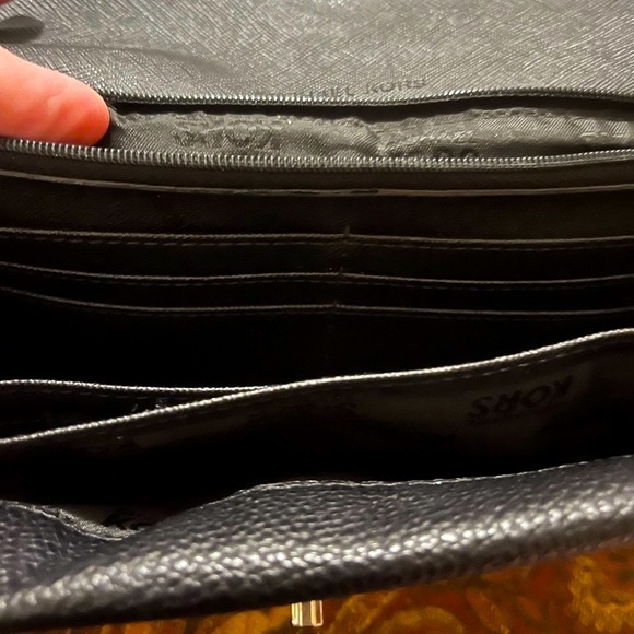 ⚠️ Michael Kors Karson leather organizing purse/wallet/clutch w/adjustable strap - Picture 6 of 16